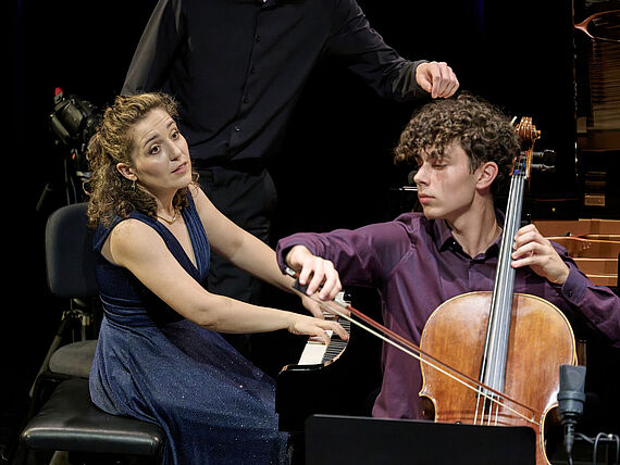 Kammermusik mit Lilit Grigoryan (Klavier) und Gustav von der Gröben (Violoncello) © Mirco Dalchow Eine Pianistin und ein Cellist musizieren zusammen.