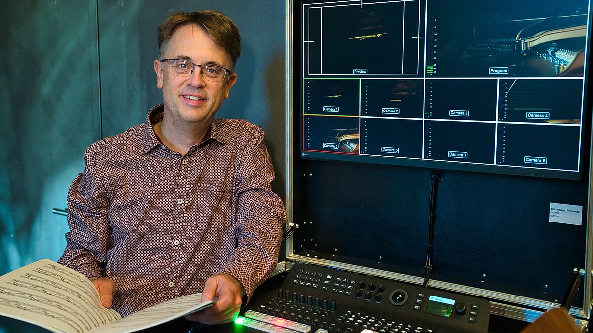 Tonmeister Carsten Storm übernimmt die Bildregie.