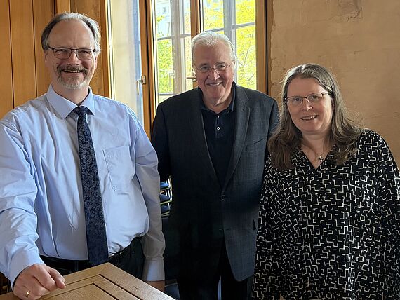 Prof. Dr. Dr. Benjamin Lang, Paul Moravec und Vertr.-Prof. Julia Deppert-Lang © hmt