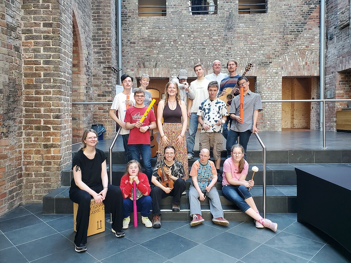 Die Musikerinnen und Musiker der integrativen Band "Coole Meute"