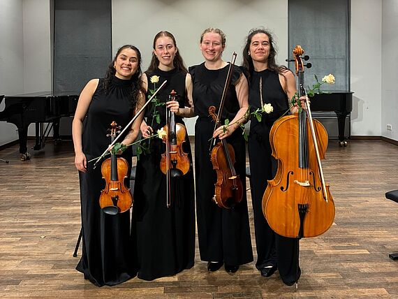 Die Gewinner des 1. Hanse-Kammermusikwettbewerbs Natalie Mavridis (Violine), Amélie Schöpf (Violine), Nelleke Daghar (Viola) und Zaira Pena Montes (Violoncello) vom Simma Streichquartett © hmt Rostock