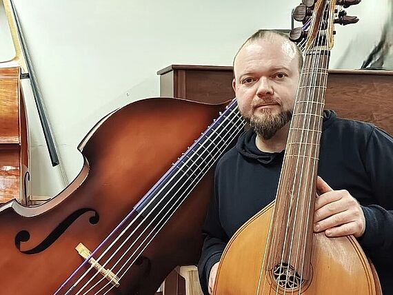 Erfinder Daniel Blume mit seinen Instrumenten.