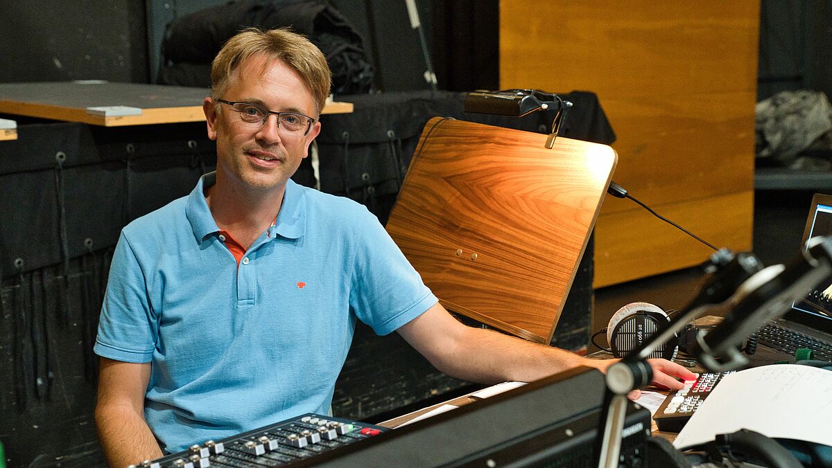 Tonmeister Carsten Storm wird zum Bildregisseur.