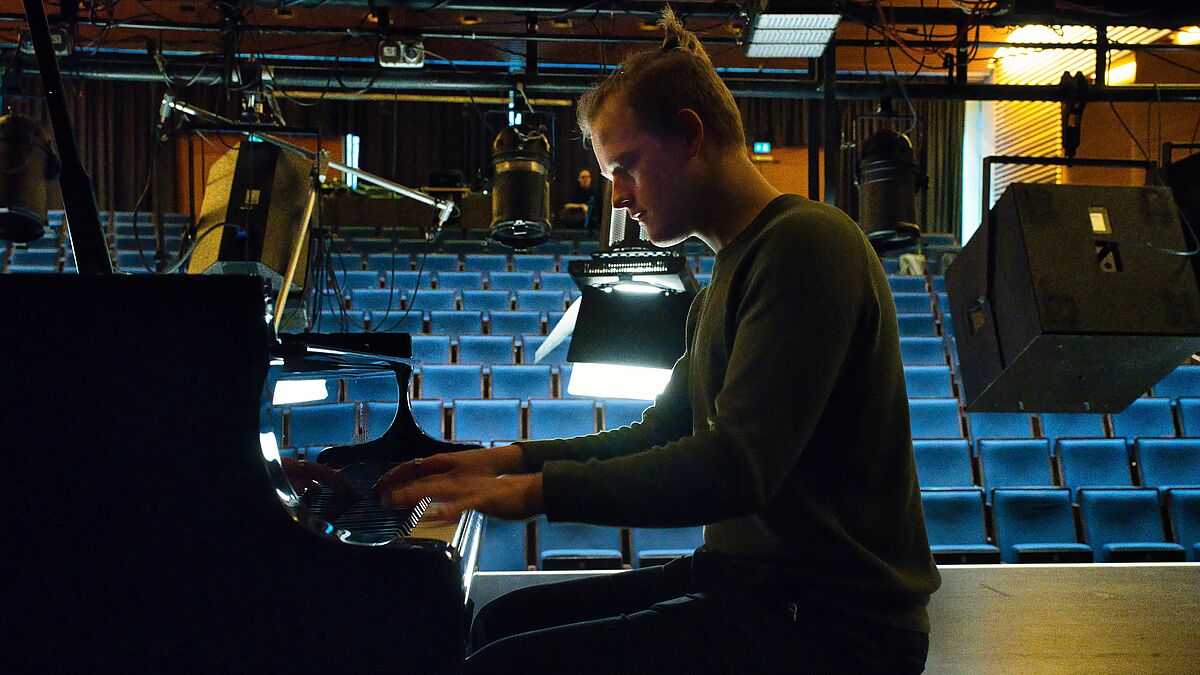 Pianist Leopold Brunner bei der Probe.