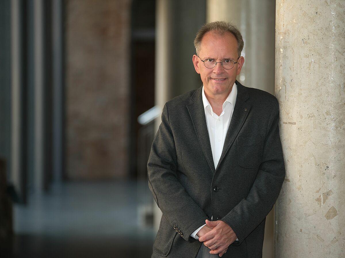 Rektor der Rostocker Hochschule legt vorzeitig Amt nieder hmt