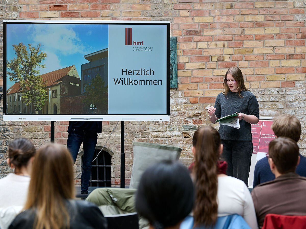 Beratung beim Hochschulinformationstag © Mirco Dalchow