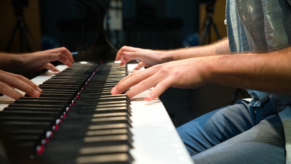 Pianist Martin Wiegel bei den Proben.